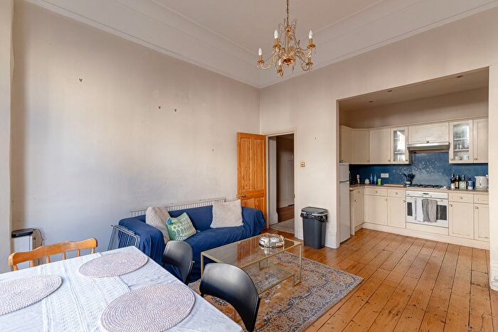 2 Bedroom Flat To Rent In Sinclair Road, West Kensington, W14