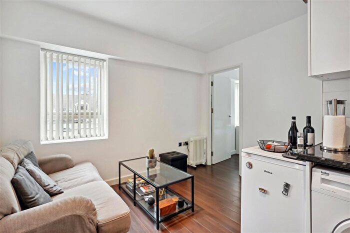 1 Bedroom Flat To Rent In Heath Road, Twickenham, TW1