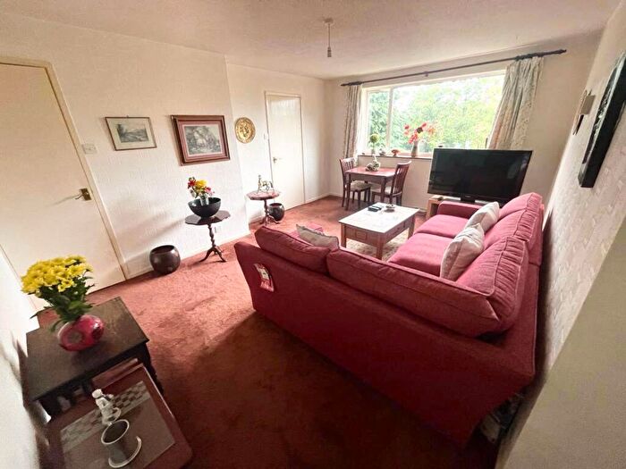 2 Bedroom Flat For Sale In Kellbrook Crescent, Heath View Kellbrook Crescent, M7