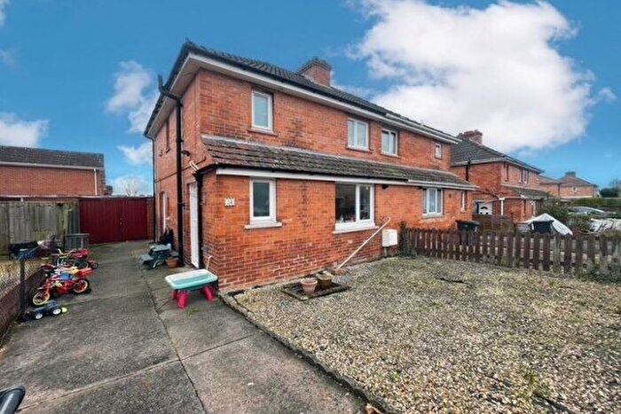 3 Bedroom Semi-Detached House To Rent In Lyngford Square, Taunton, TA2