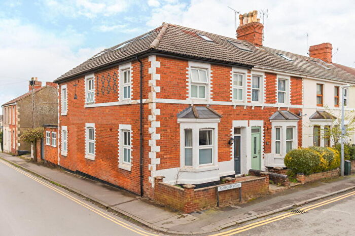 6 Bedroom House Of Multiple Occupation For Sale In Ashford Road, Old Town, Swindon, SN1