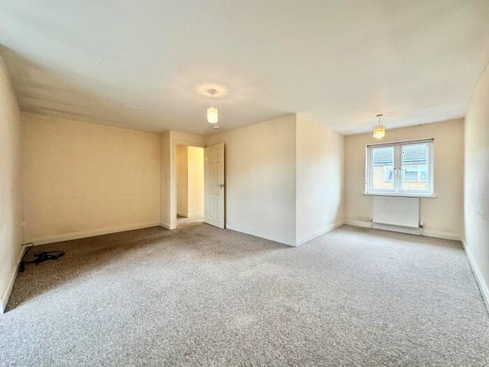 2 Bedroom Flat To Rent In Exning Road, Newmarket, Suffolk, CB8