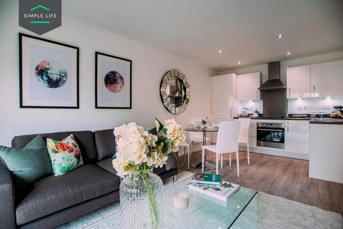 2 Bedroom Flat To Rent In Brook End, Rochdale, OL16