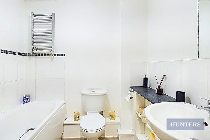 1 Bedroom Flat To Rent In Lower Canal Walk, Southampton, SO14