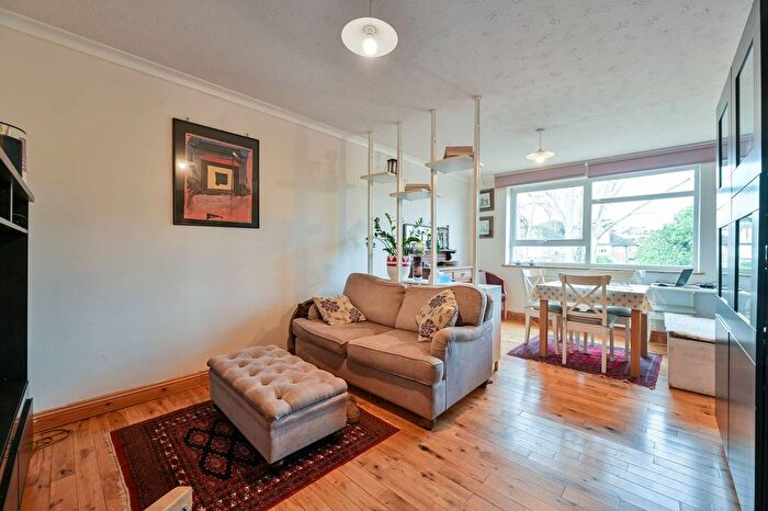 2 Bedroom Flat To Rent In Lynfield Court, Forest Hill, London, SE23