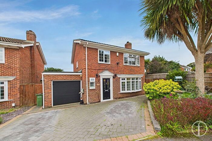 4 Bedroom Detached House For Sale In Silver Birch Avenue, Fareham, PO14