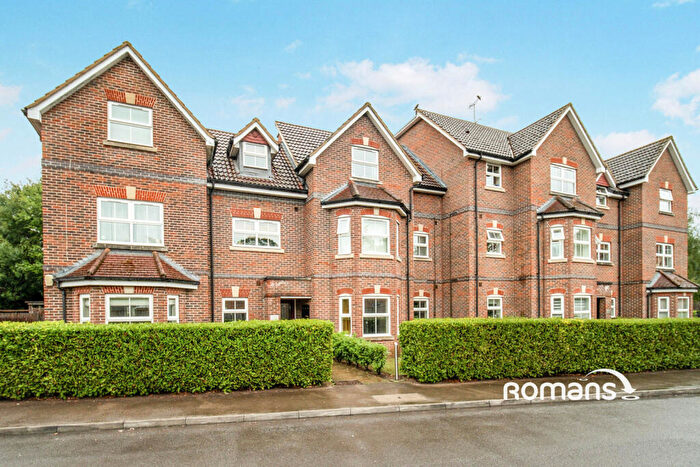 2 Bedroom Flat To Rent In St Francis Close, Crowthorne, RG45