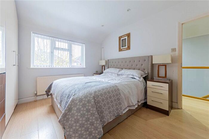 3 Bedroom End Of Terrace House For Sale In Peters Avenue, London Colney, St. Albans, AL2