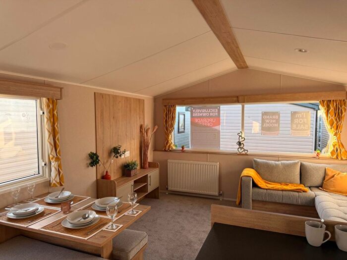 2 Bedroom Park Home For Sale In Walton Avenue, Felixstowe, IP11