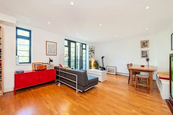 2 Bedroom Apartment To Rent In Bartholomew Square London, EC1V