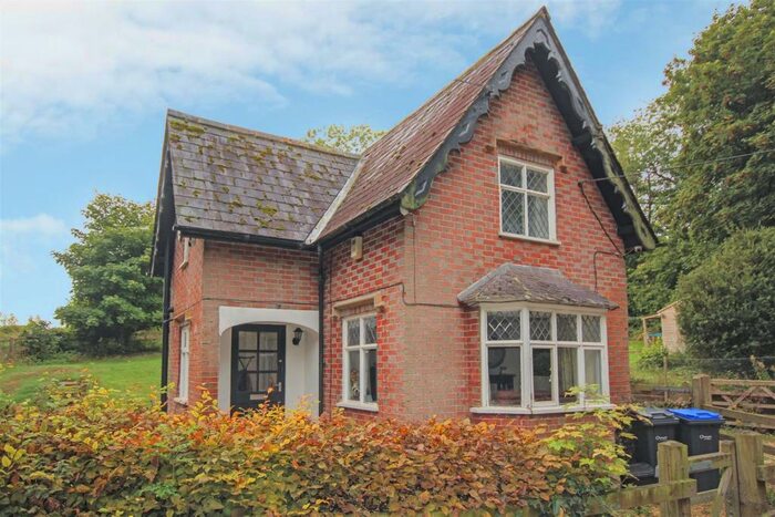 2 Bedroom Detached House For Sale In Downton, Salisbury, SP5