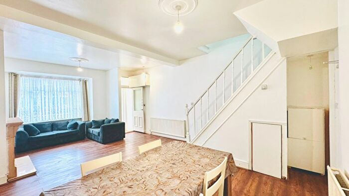 3 Bedroom Terraced House To Rent In Sutton Court Road, London, E13