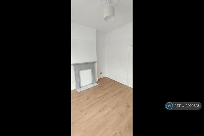 2 Bedroom Flat To Rent In Laleham Road, London, SE6