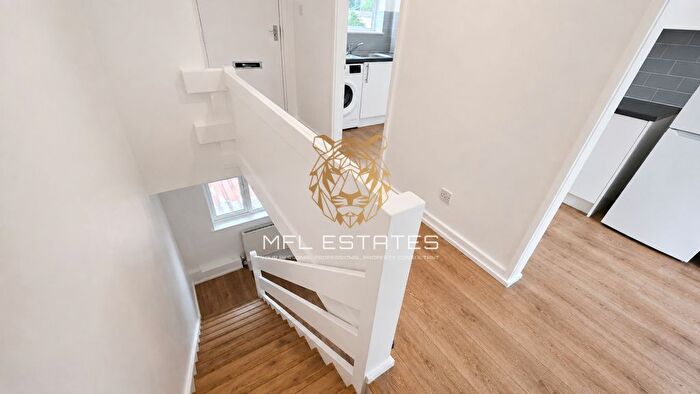 3 Bedroom Maisonette To Rent In Southend Lane, Catford, SE6