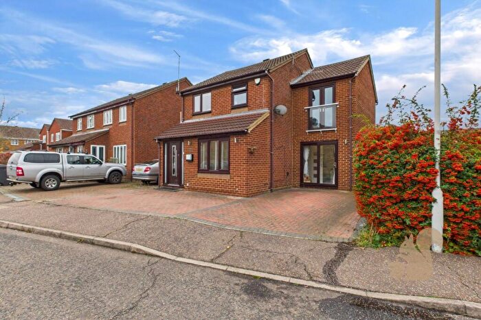 4 Bedroom Detached House For Sale In Bouchers Mead, Chelmsford, CM1