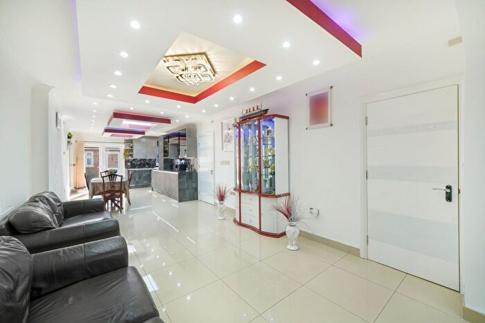 5 Bedroom Semi Detached House For Sale In Stilecroft Gardens, Wembley, HA0