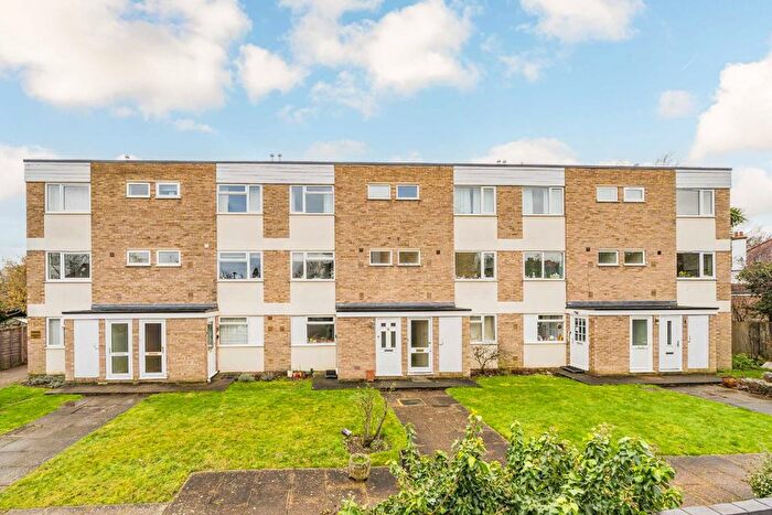 2 Bedroom Maisonette For Sale In Blandford Road, Teddington, TW11