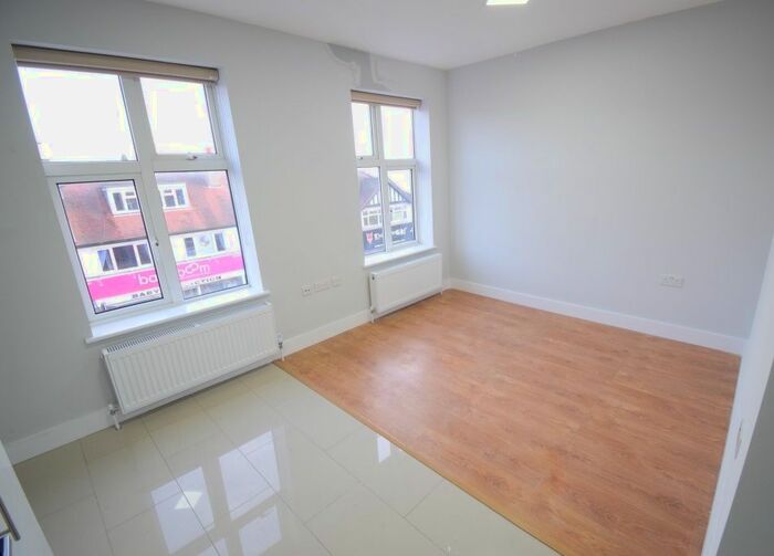2 Bedroom Flat To Rent In High Road, Loughton, IG10