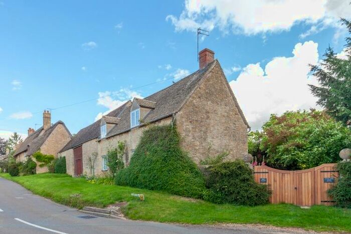 2 Bedroom Cottage To Rent In Spelsbury, OX7
