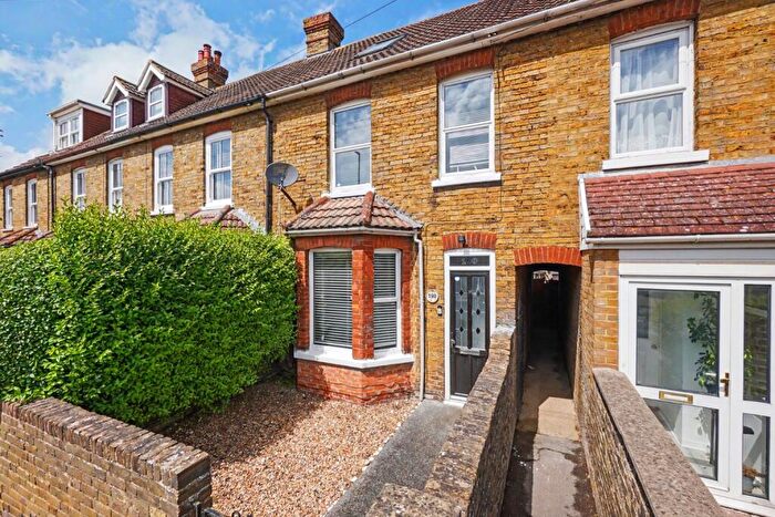 4 Bedroom Terraced House For Sale In London Road, Sittingbourne, Kent, ME10