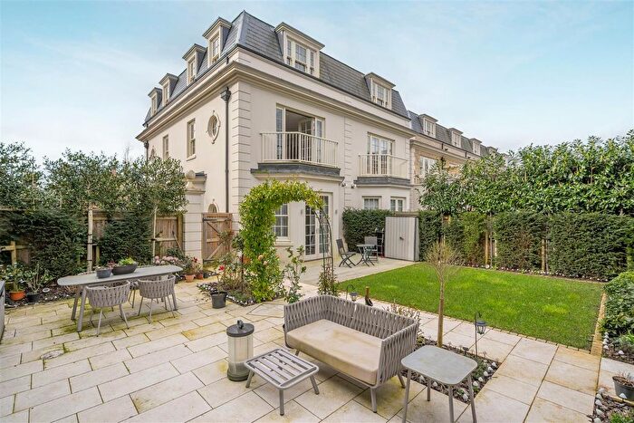 3 Bedroom Semi Detached House For Sale In The Barons, Englefield Green, TW20