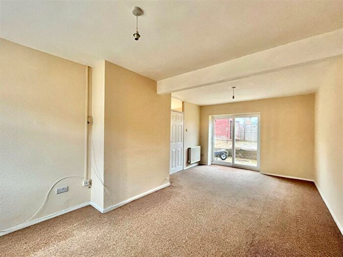 3 Bedroom End Of Terrace House For Sale In Badminton Road, Matson, Gloucester, GL4