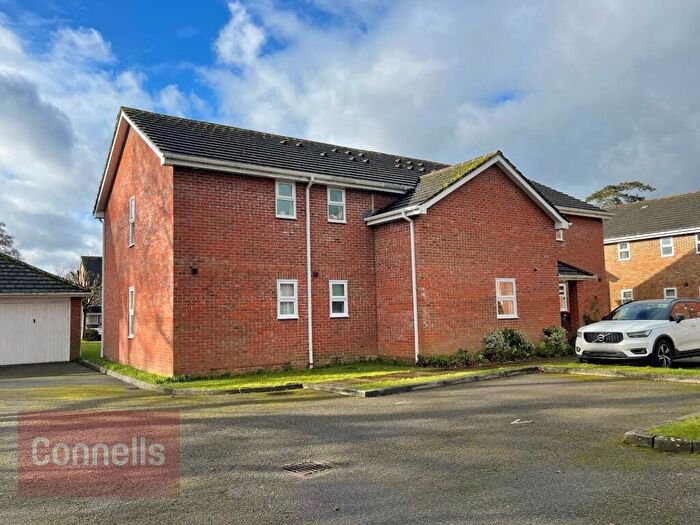 2 Bedroom Apartment To Rent In Bowes Close, Horsham, RH13