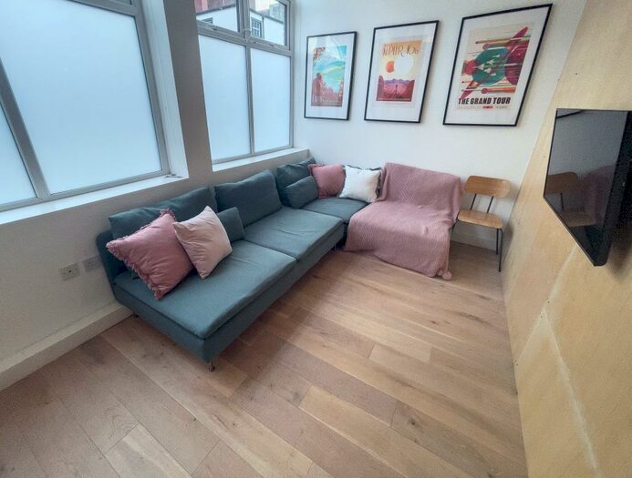 6 Bedroom Flat To Rent In Kempston Street, L3