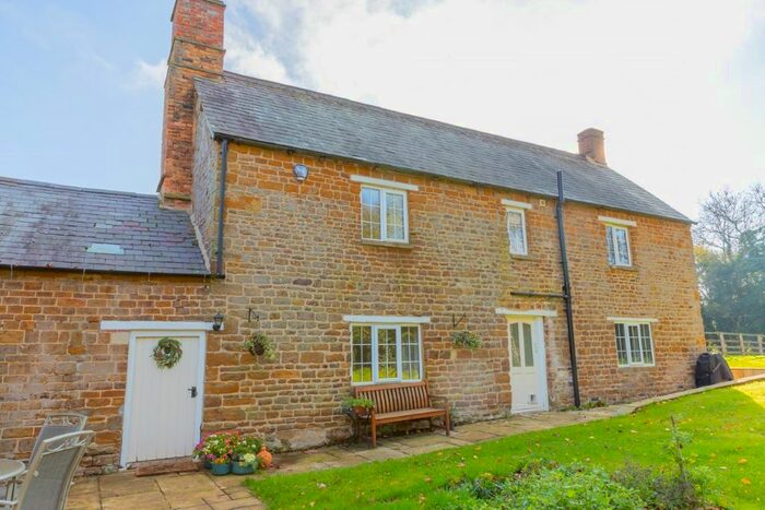 3 Bedroom Detached House To Rent In Adstone, NN12