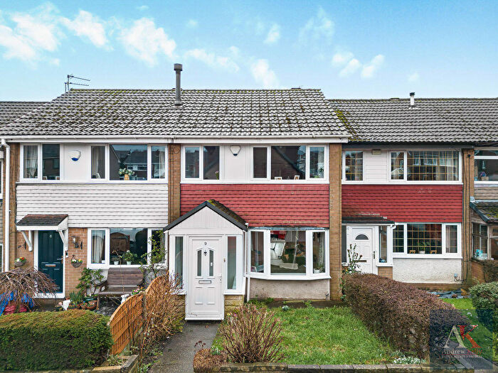 3 Bedroom Town House For Sale In Parsonage Walk, Milnrow, OL16