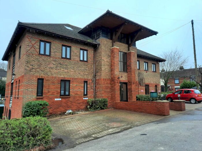 2 Bedroom Flat To Rent In Botley Road, Southampton, SO31