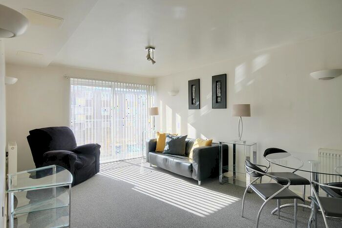 2 Bedroom Flat To Rent In Flint Close, London, E15
