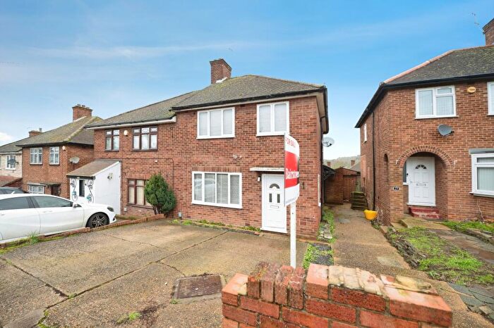 3 Bedroom Semi Detached House For Sale In Warden Avenue, Romford, RM5