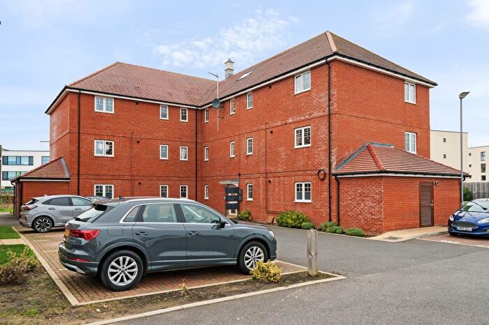 2 Bedroom Apartment To Rent In Elton Close, Aylesbury, HP18