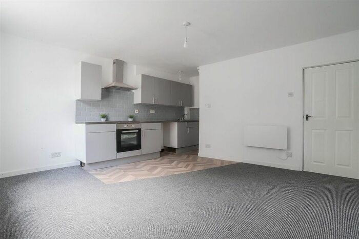 2 Bedroom Property To Rent In Burnley Road East, Rossendale, BB4