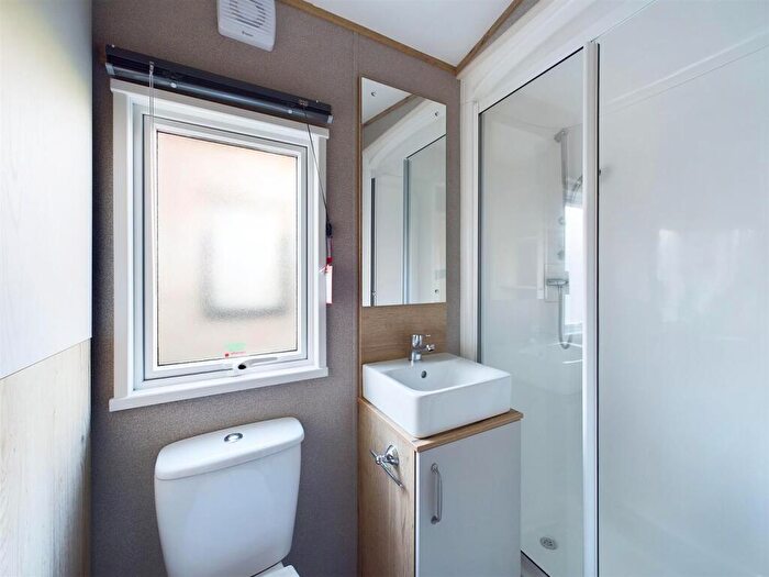 2 Bedroom Chalet For Sale In Woodthorpe Leisure Park, Woodthorpe, Alford, LN13