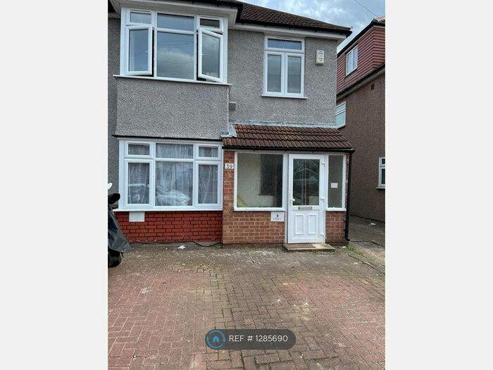 4 Bedroom Semi-Detached House To Rent In Kingsley Avenue, Hounslow, TW3