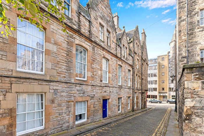 1 Bedroom Flat For Sale In Boyd's Entry, Old Town, Edinburgh, EH1