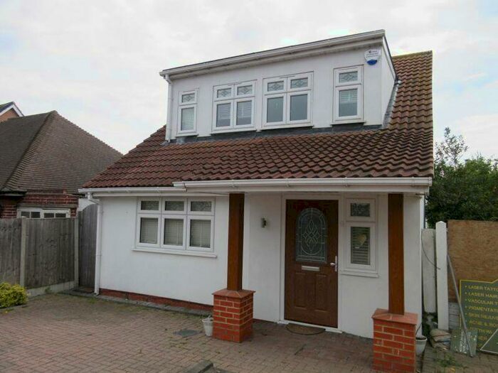4 Bedroom Detached House To Rent In Prittlewell Chase, Westcliff-On-Sea, SS0