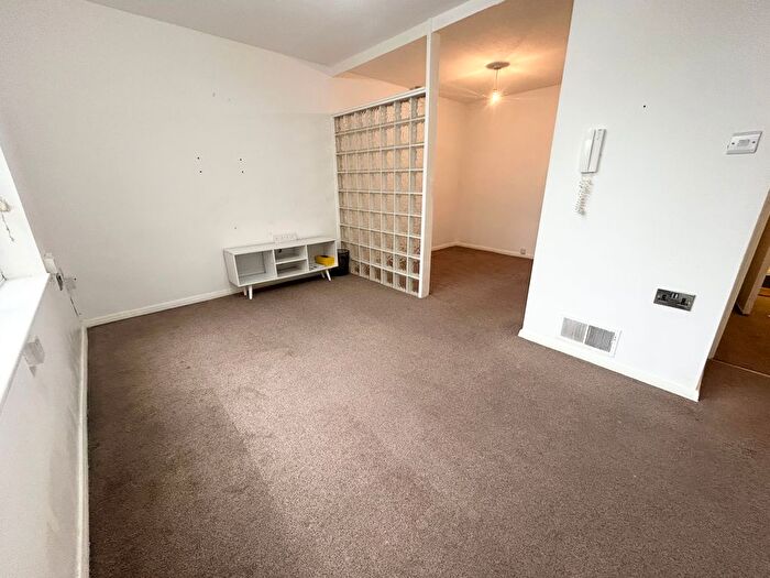 1 Bedroom Studio To Rent In Pembroke Court, Manchester, M27