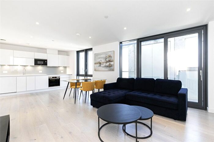 3 Bedroom Flat To Rent In City North Place, London, N4