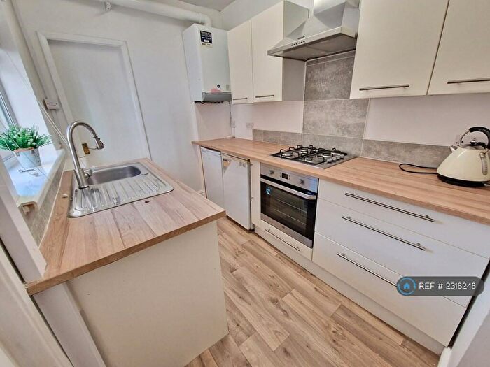 2 Bedroom Flat To Rent In Swalwell, Tyne And Wear, NE16