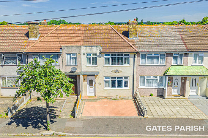 3 Bedroom Terraced House For Sale In Northwood Avenue, Hornchurch, RM12