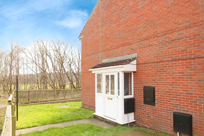 2 Bedroom Apartment To Rent In Cranmore Rise, Leeds, West Yorkshire, LS10