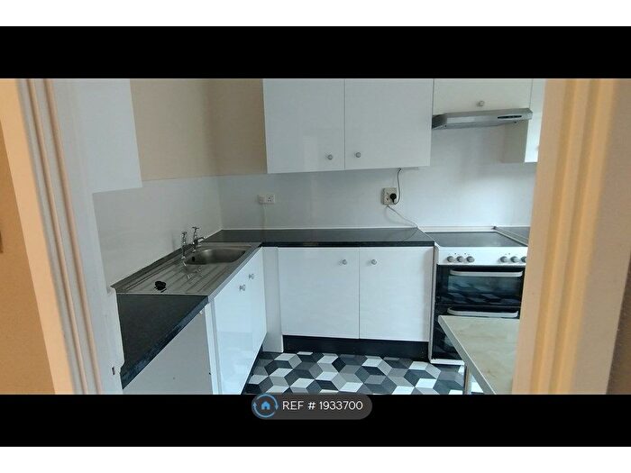 3 Bedroom Semi-Detached House To Rent In Parkmill Close, Corringham, Stanford-Le-Hope, SS17