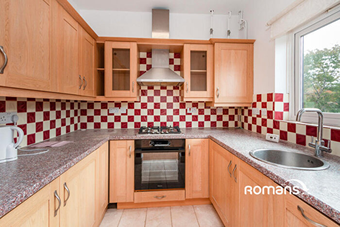 2 Bedroom Flat To Rent In Falkners Close, Fleet, Hampshire, GU51