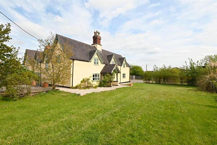 5 Bedroom Detached House For Sale In Gate Farm, Hanbury Road, Anslow, DE13
