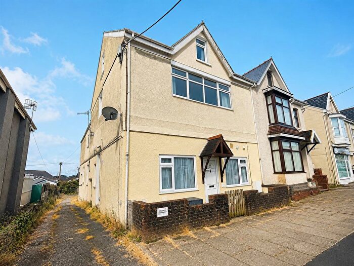 3 Bedroom Flat For Sale In Alexandra Road, Gorseinon, Swansea, SA4