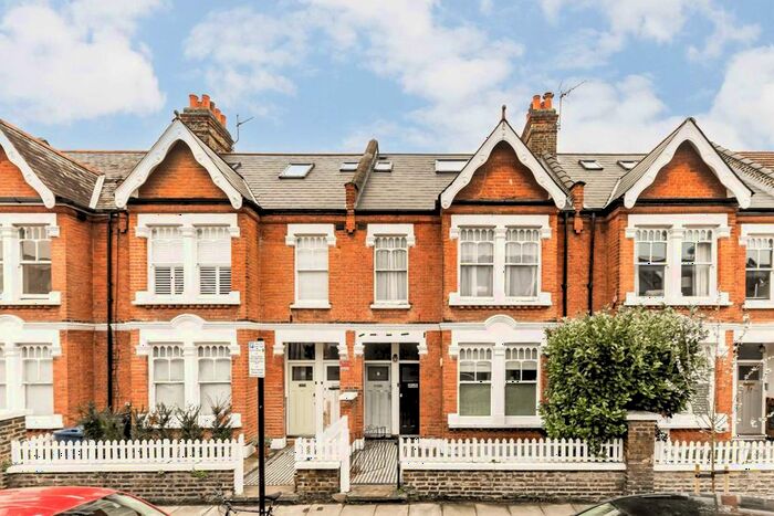 3 Bedroom Flat To Rent In Jeddo Road, London, W12