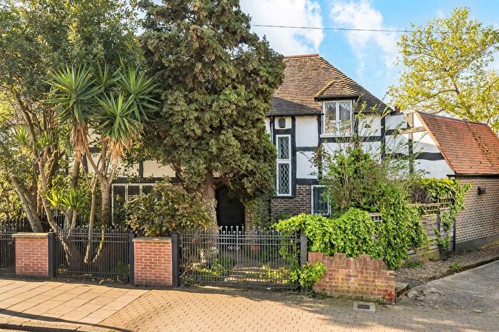 3 Bedroom Property For Sale In Glenburnie Road, Tooting Bec, SW17